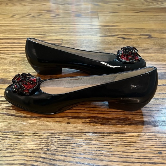 Salvatore Ferragamo Black Patent Leather Pumps Sz 8AA Bow Kitten Heel Luxury - Picture 6 of 11